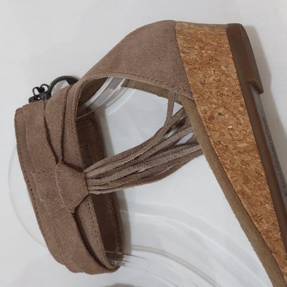 Koolaburra by Ugg Tan Suede Saige Cork Wedge Sandal Size 6 Zip Up Back - Picture 14 of 16